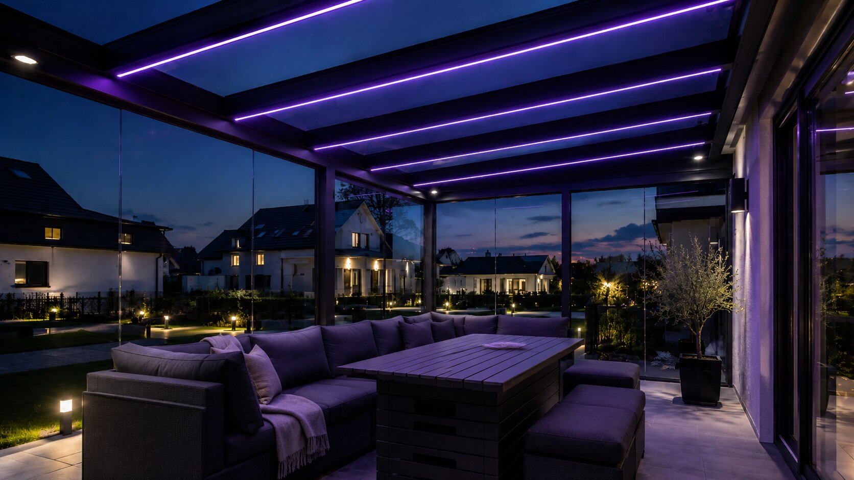 Pergola podświetlona liniowym oświetleniem LED nocą